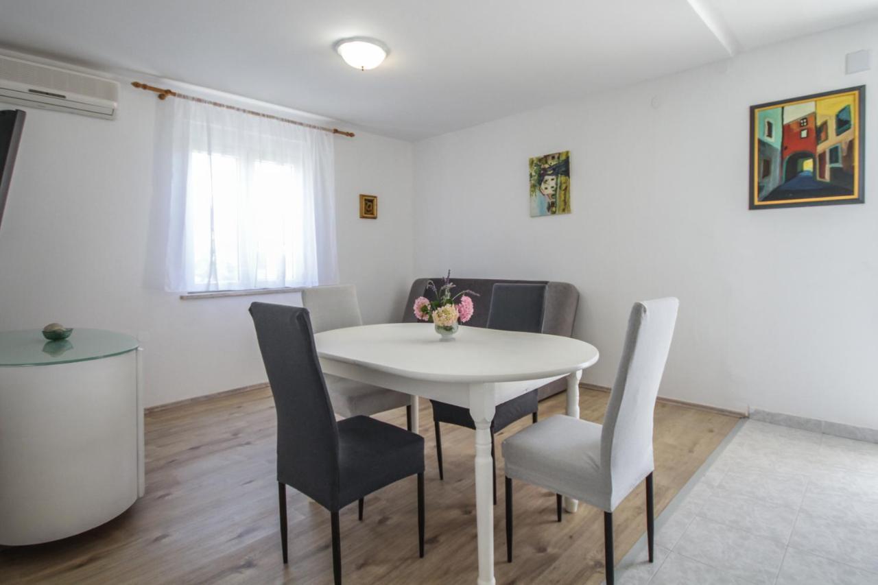 Apartment Tosca With Parking Rovinj Exterior photo